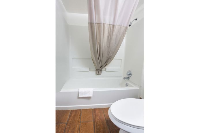 Imagen de la habitación del Hotel OYO Valdosta GA I-75. Foto 3