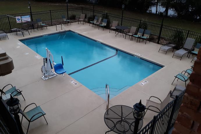 Imagen de la piscina del Hotel OYO Valdosta GA I-75. Foto 20