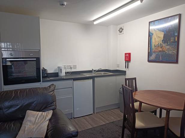 Imagen de la habitación del Hotel OYO Victoria Apartments. Foto 6