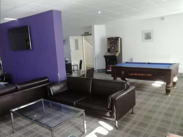Imagen del bar/restaurante del Hotel OYO Wave Crest. Foto 11