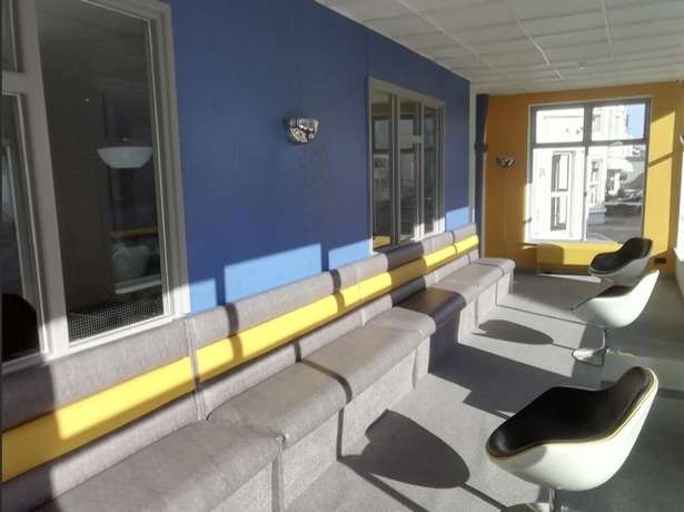 Imagen del bar/restaurante del Hotel OYO Wave Crest. Foto 13