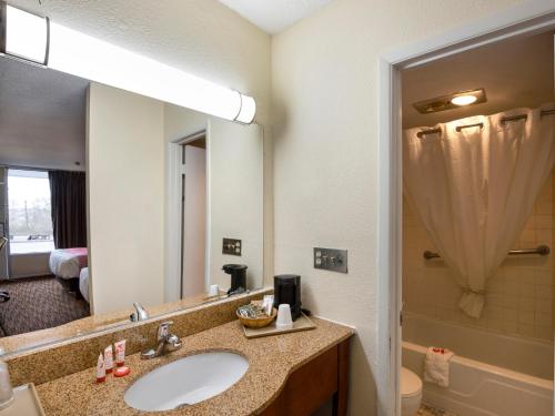 Imagen de la habitación del Hotel OYO Wytheville I-77 & I-81. Foto 8