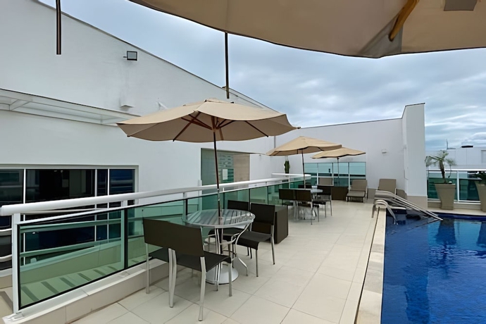 Imagen de la piscina del Hotel OZPED Flats Particulares Biarritz. Foto 15