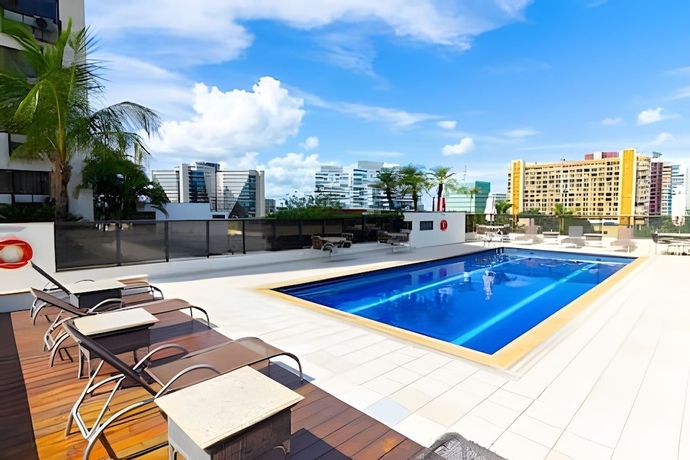 Imagen de la piscina del Hotel OZPED Flats Particulares Confort Su&iacute;tes. Foto 15