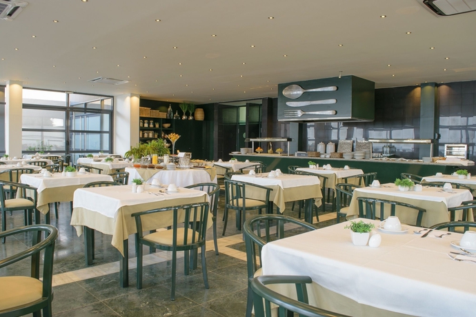 Imagen del bar/restaurante del Hotel Oásis Atlântico Praiamar. Foto 9