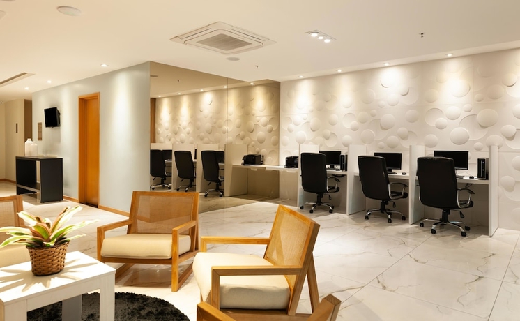 Imagen del bar/restaurante del Hotel O&aacute;sis Cabo Frio. Foto 3