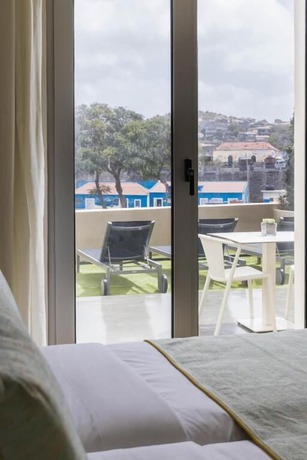 Imagen de la habitación del Hotel O&aacute;sis Tarrafal Alf&acirc;ndega Suites. Foto 13