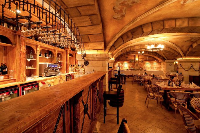 Imagen del bar/restaurante del Hotel &Oacute;bester. Foto 2