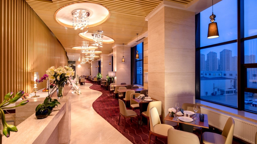 Imagen del bar/restaurante del Hotel Oak Chateau Dalian. Foto 9