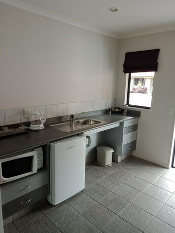 Imagen de la habitación del Hotel Oak Estate Motor Lodge. Foto 19
