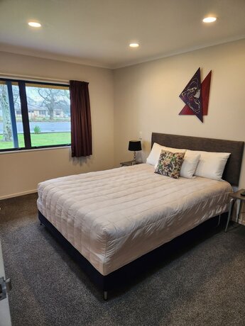 Imagen de la habitación del Hotel Oak Estate Motor Lodge. Foto 25