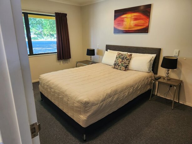 Imagen de la habitación del Hotel Oak Estate Motor Lodge. Foto 37