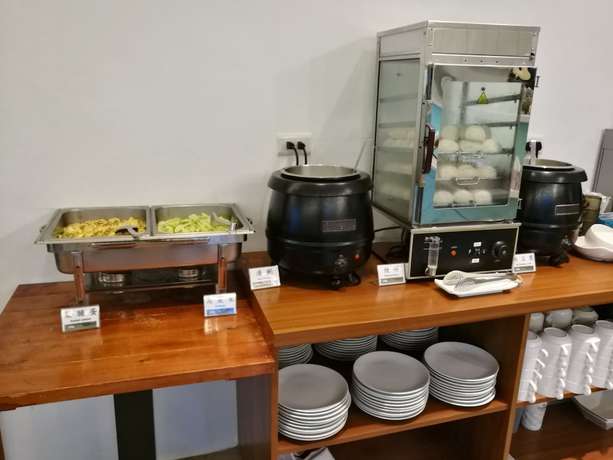 Imagen del bar/restaurante del Hotel Oak Garden. Foto 4