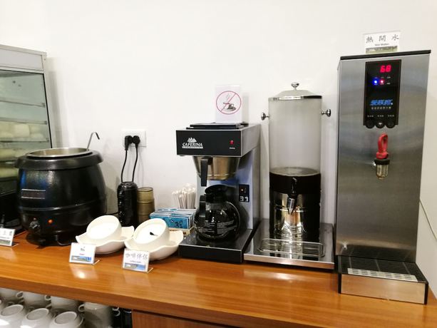 Imagen de los interiores del Hotel Oak Garden. Foto 19