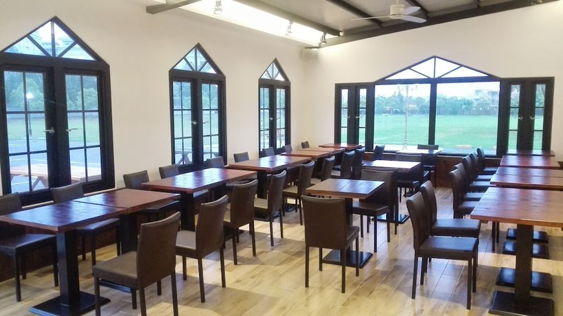 Imagen del bar/restaurante del Hotel Oak Garden. Foto 5