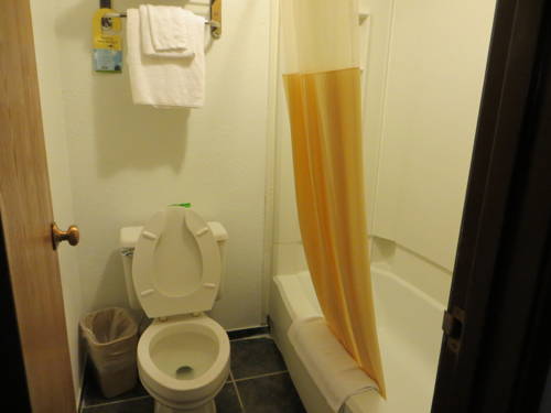 Imagen de la habitación del Hotel Oak Grove Inn. Foto 16