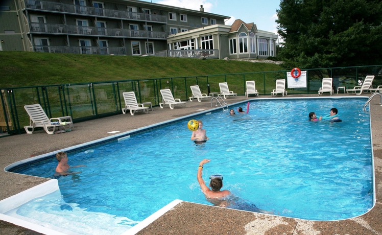 Imagen de la piscina del Hotel Oak Island Resort and Conference Centre. Foto 14
