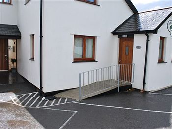 Imagen de los exteriores del Hotel Oak Lodge Bed and Breakfast. Foto 15