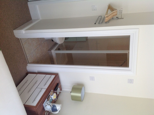 Imagen de la habitación del Hotel Oak Lodge. Foto 3