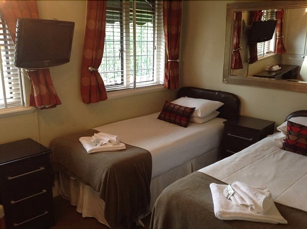 Imagen de la habitación del Hotel Oak Lodge. Foto 16