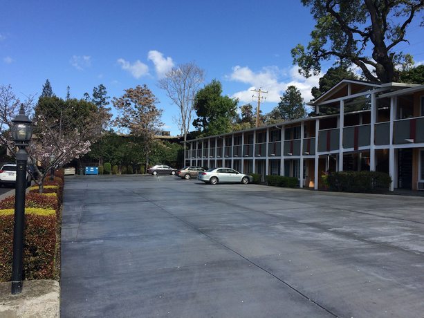 Imagen de los exteriores del Hotel Oak Motel Palo Alto. Foto 9