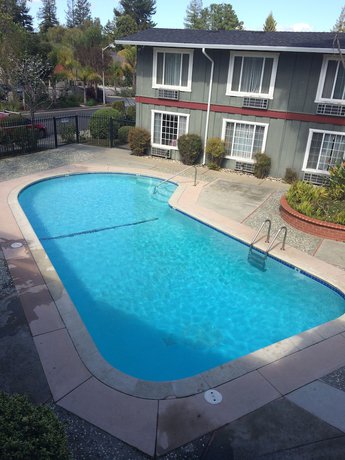 Imagen de la piscina del Hotel Oak Motel Palo Alto. Foto 12