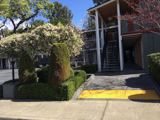 Imagen de los exteriores del Hotel Oak Motel Palo Alto. Foto 10
