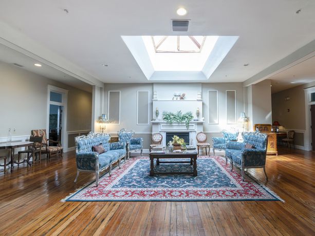 Imagen de los interiores del Hotel Oak Park Inn. Foto 15