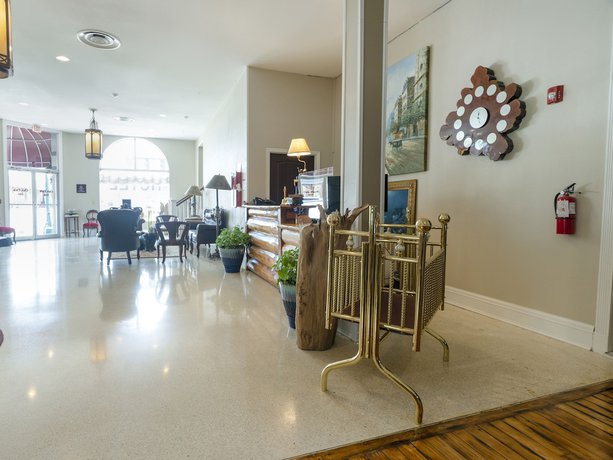 Imagen de los interiores del Hotel Oak Park Inn. Foto 17