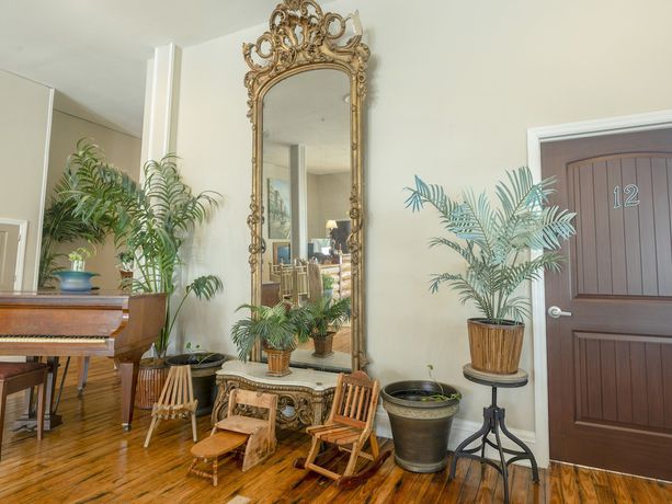 Imagen de los interiores del Hotel Oak Park Inn. Foto 18