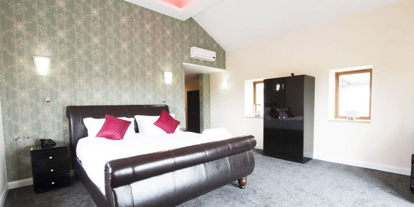 Imagen de los exteriores del Hotel Oak Royal. Foto 16