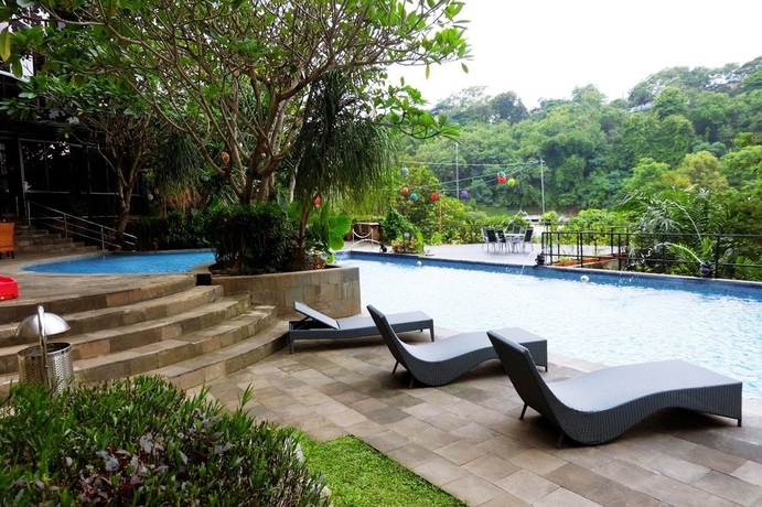 Imagen de la piscina del Hotel Oak Tree Emerald Semarang. Foto 16