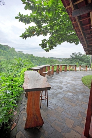 Imagen de los exteriores del Hotel Oak Tree Emerald Semarang. Foto 8