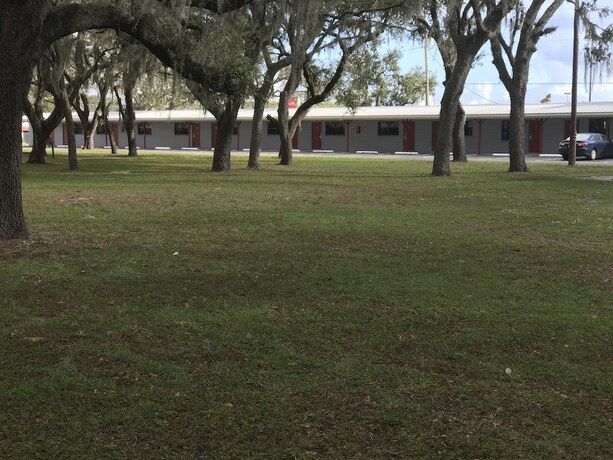 Imagen general del Hotel Oak Tree Inn. Foto 2