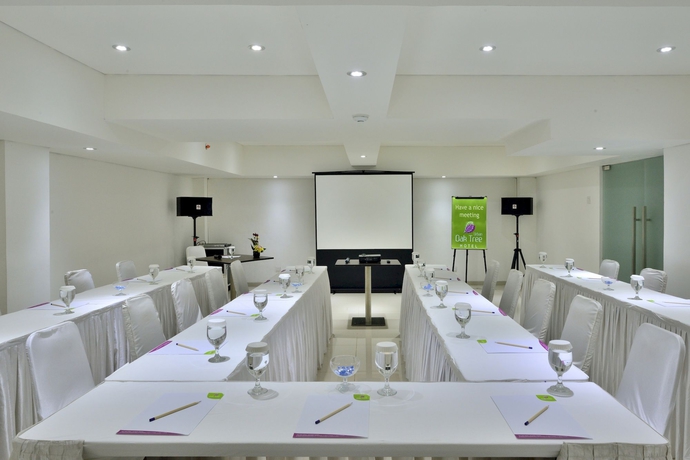 Imagen de los interiores del Hotel Oak Tree Urban Jakarta. Foto 14