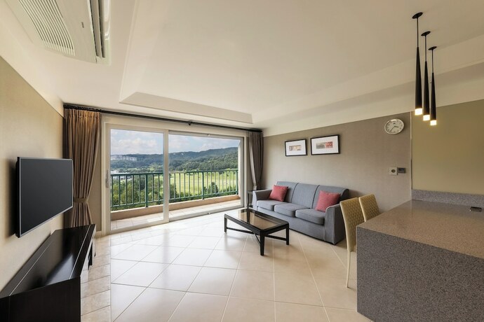 Imagen de la habitación del Hotel Oak Valley Resort. Foto 30