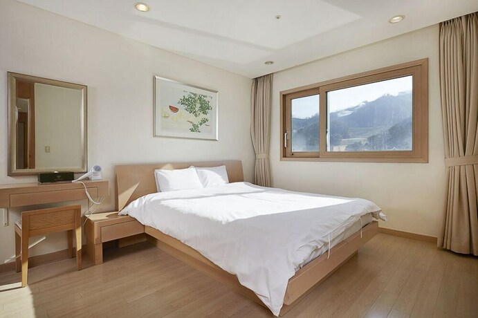 Imagen de la habitación del Hotel Oak Valley Resort. Foto 32