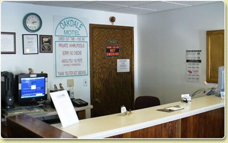 Imagen de los interiores del Hotel Oakdale Motel. Foto 13