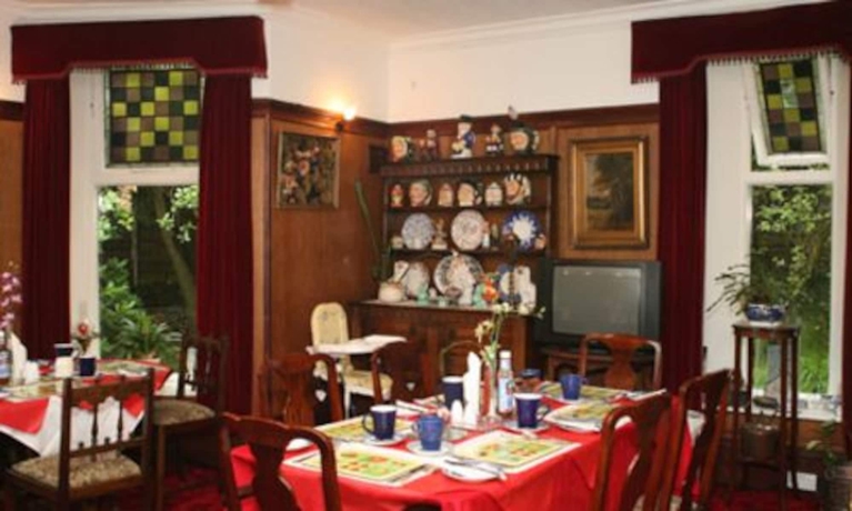 Imagen del bar/restaurante del Hotel Oakfield Lodge Guest House Stockport. Foto 3