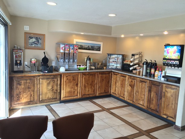Imagen del bar/restaurante del Hotel Oakhurst Lodge. Foto 3