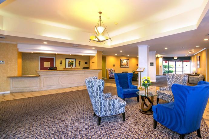 Imagen de los interiores del Hotel Oakland Airport Executive. Foto 19