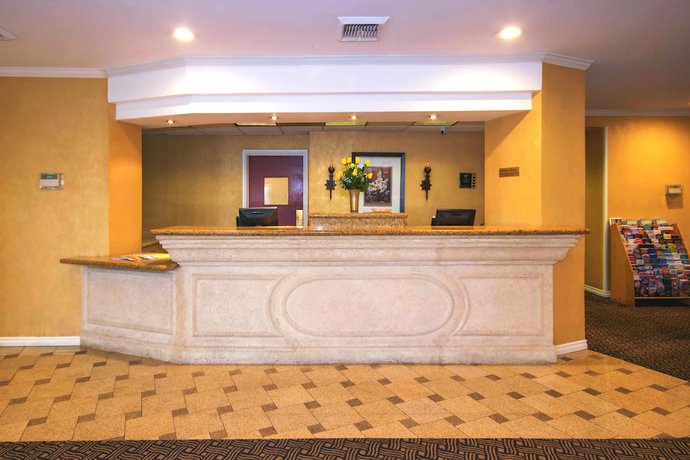 Imagen de los interiores del Hotel Oakland Airport Executive. Foto 20