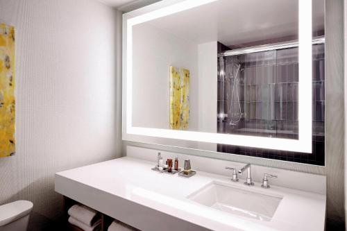 Imagen de la habitación del Hotel Oakland Marriott City Center. Foto 18