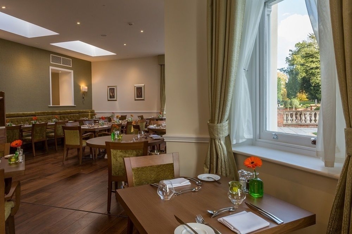 Imagen del bar/restaurante del Hotel Oakley Hall. Foto 6