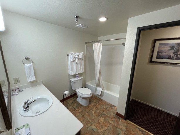Imagen de la habitación del Hotel Oakridge Inn. Foto 3