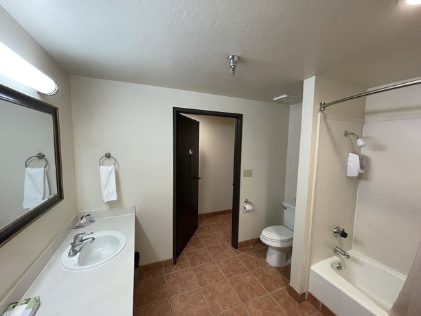 Imagen de la habitación del Hotel Oakridge Inn. Foto 17