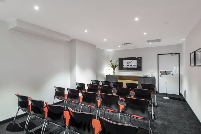 Imagen de los interiores del Hotel Oaks Adelaide Embassy Suites. Foto 10