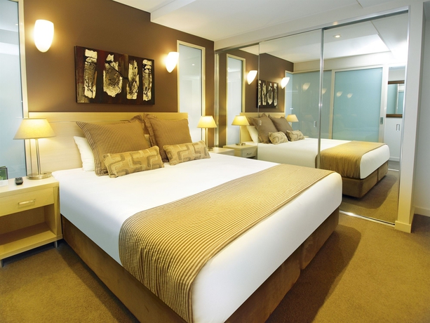 Imagen de la habitación del Hotel Oaks Adelaide Embassy Suites. Foto 2