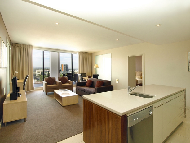 Imagen de los interiores del Hotel Oaks Adelaide Embassy Suites. Foto 12