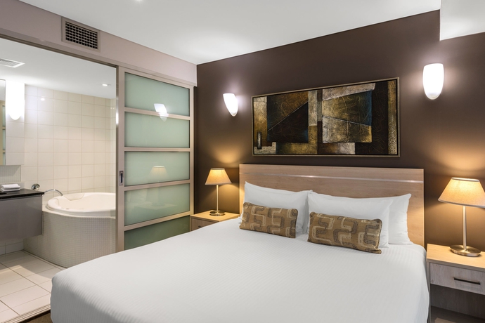 Imagen de la habitación del Hotel Oaks Adelaide Embassy Suites. Foto 5